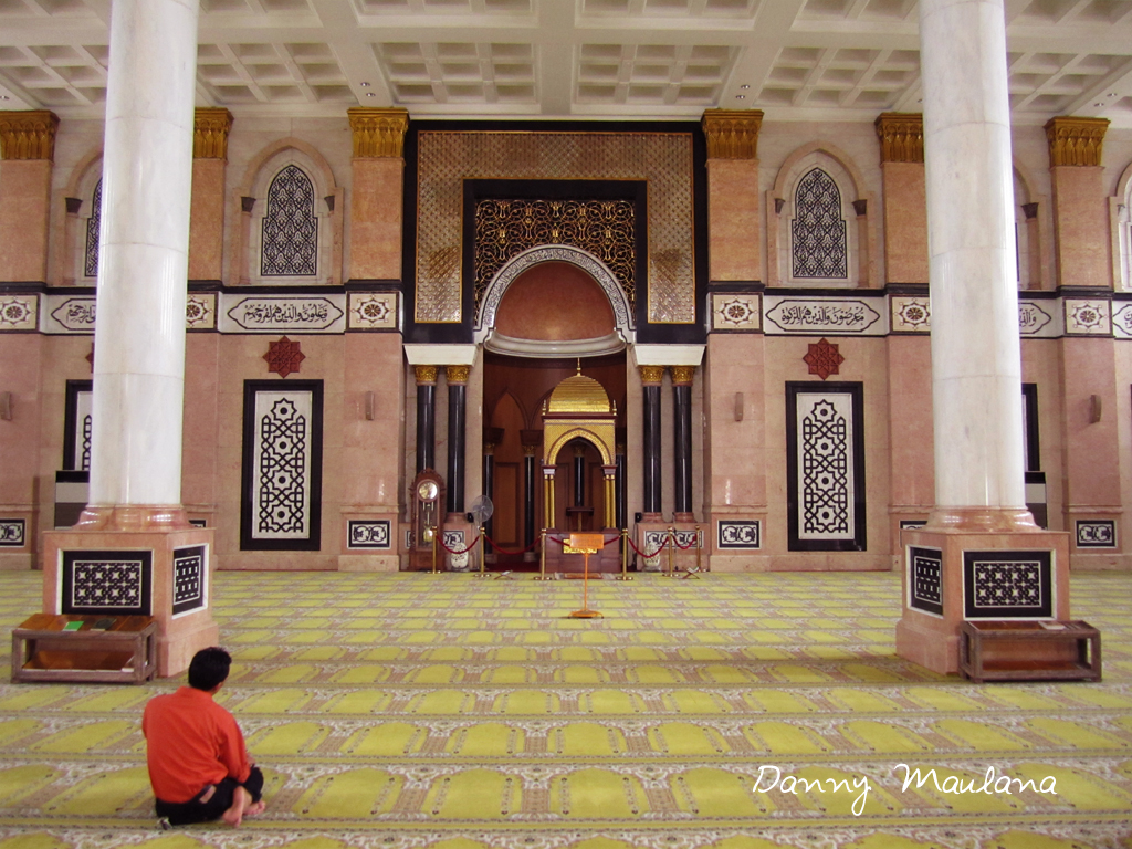  Masjid  Kubah Emas Journal